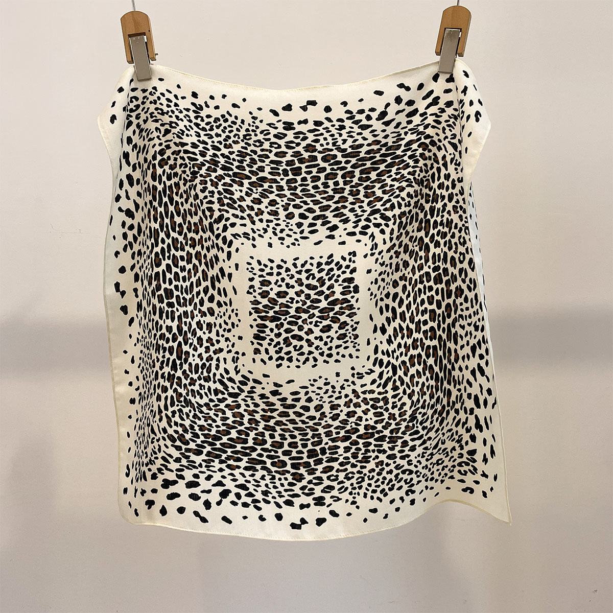 Leopard Print 68x68cm Silk Sca - огляд і ціна Vintage Fashion Hijab
