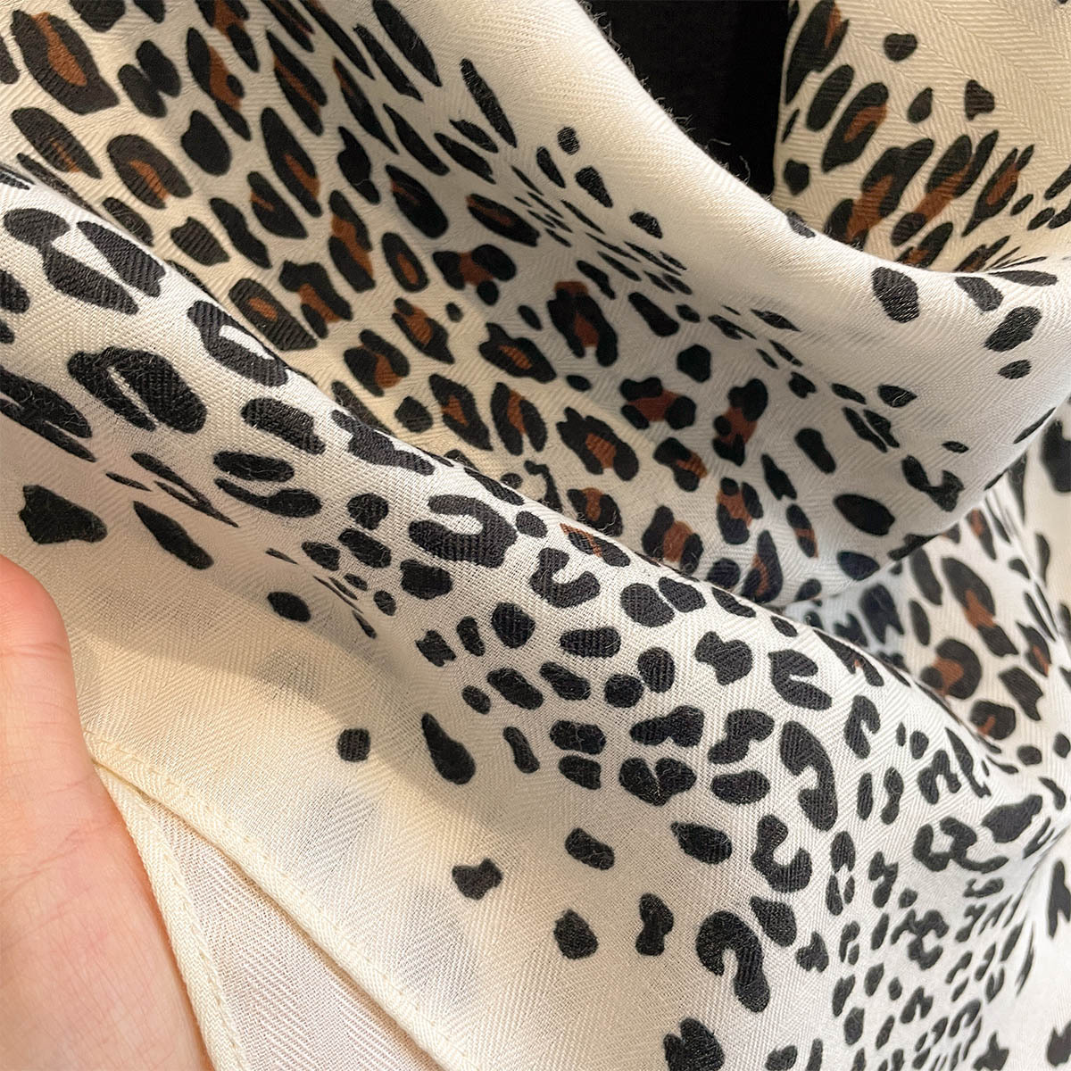 Leopard Print 68x68cm Silk Sca - огляд і ціна Vintage Fashion Hijab