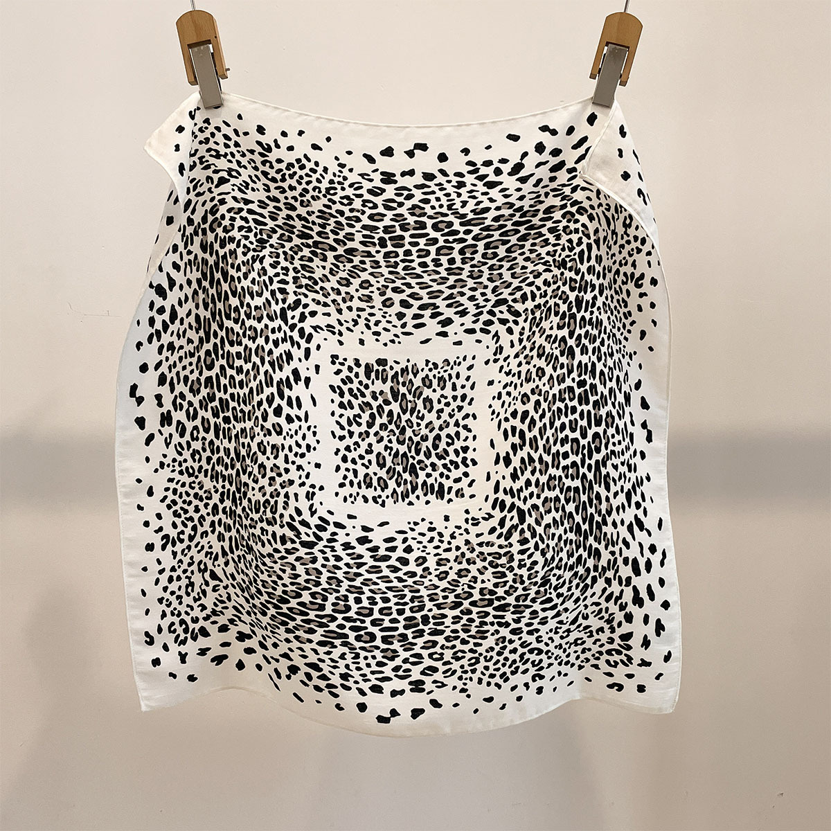 Leopard Print 68x68cm Silk Sca - огляд і ціна Vintage Fashion Hijab