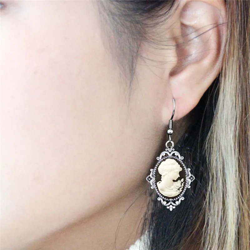 Vintage Look Lady Queen Cameo  - огляд і ціна Vintage Fashion Queen