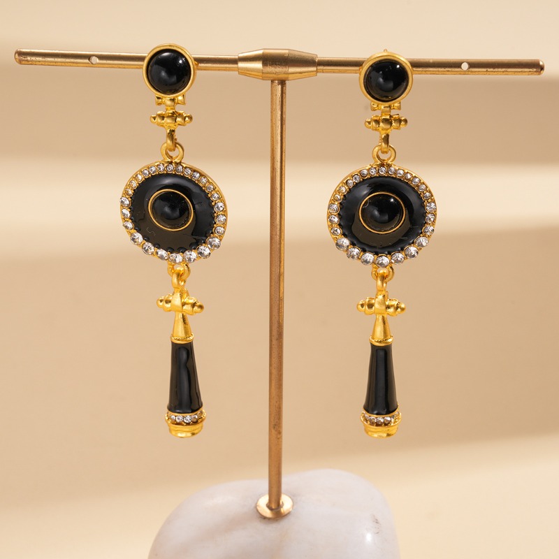 Chic Retro Diamond Dangle Earr - огляд і ціна Quirky Vintage Fashion