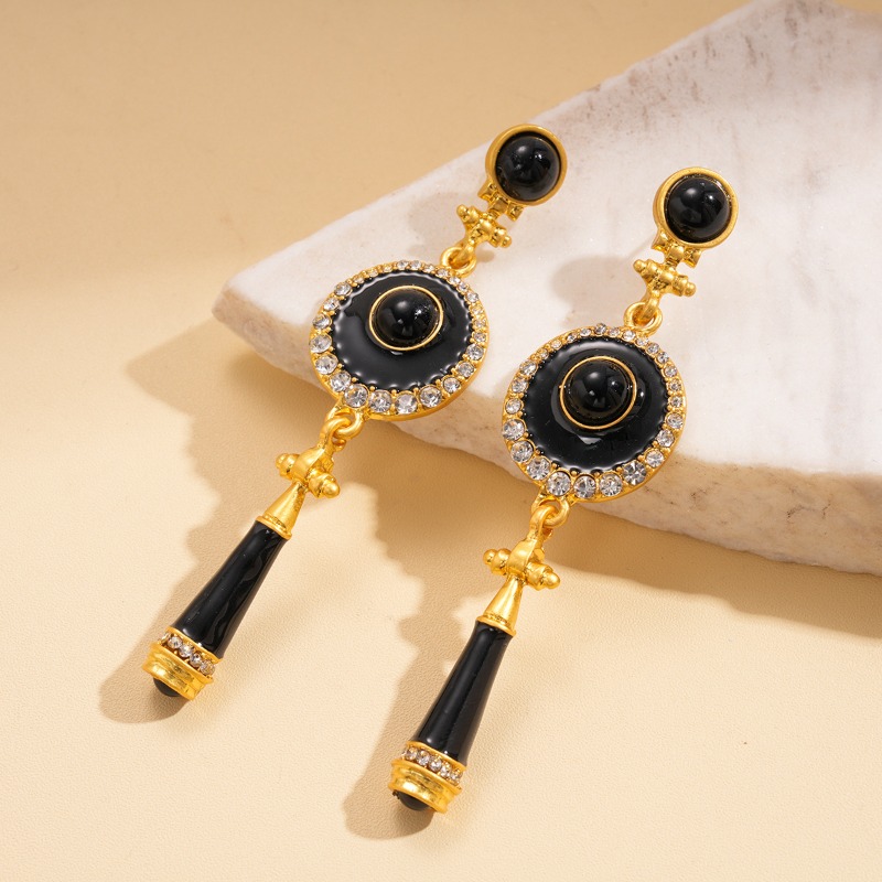 Chic Retro Diamond Dangle Earr - огляд і ціна Quirky Vintage Fashion